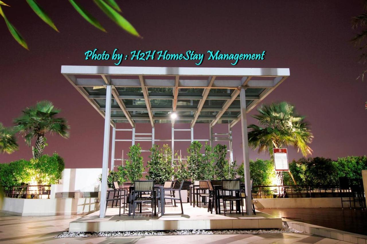 H2h - Eleven14 Majestic Apartment *